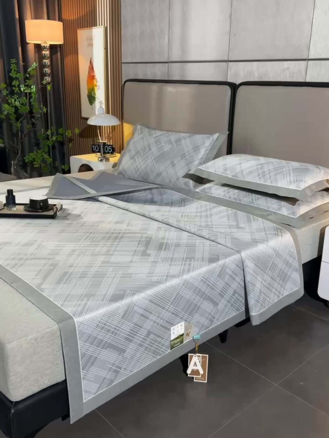 91家纺网 家纺一手货源 找家纺 小牛席业 2026新款清凉冰丝席凉席席子系列-简单生活 简单生活-灰色