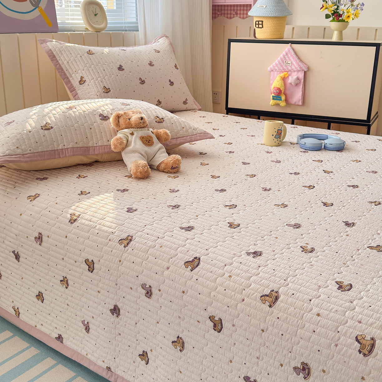 91家纺网 家纺一手货源 找家纺 美优兰 2026新款双面全棉高温砂洗床盖三件套 粉色木马