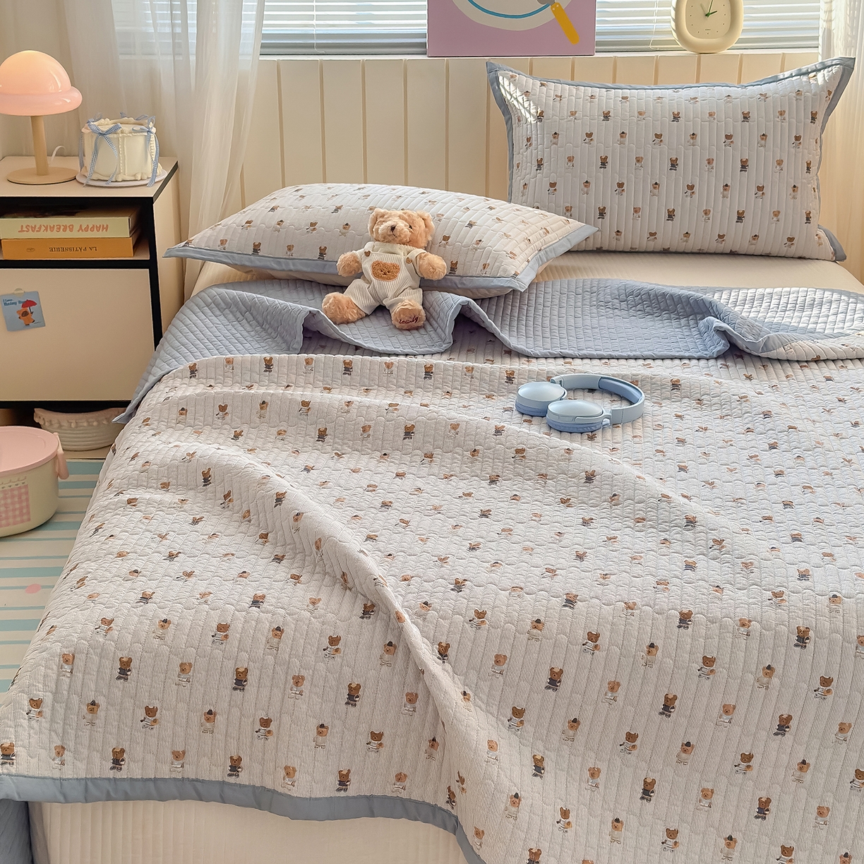 91家纺网 家纺一手货源 找家纺 美优兰 2026新款双面全棉高温砂洗床盖三件套 蓝色熊仔