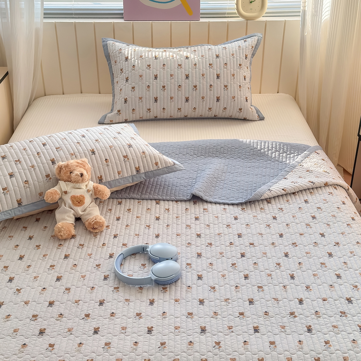 91家纺网 家纺一手货源 找家纺 美优兰 2026新款双面全棉高温砂洗床盖三件套 蓝色熊仔