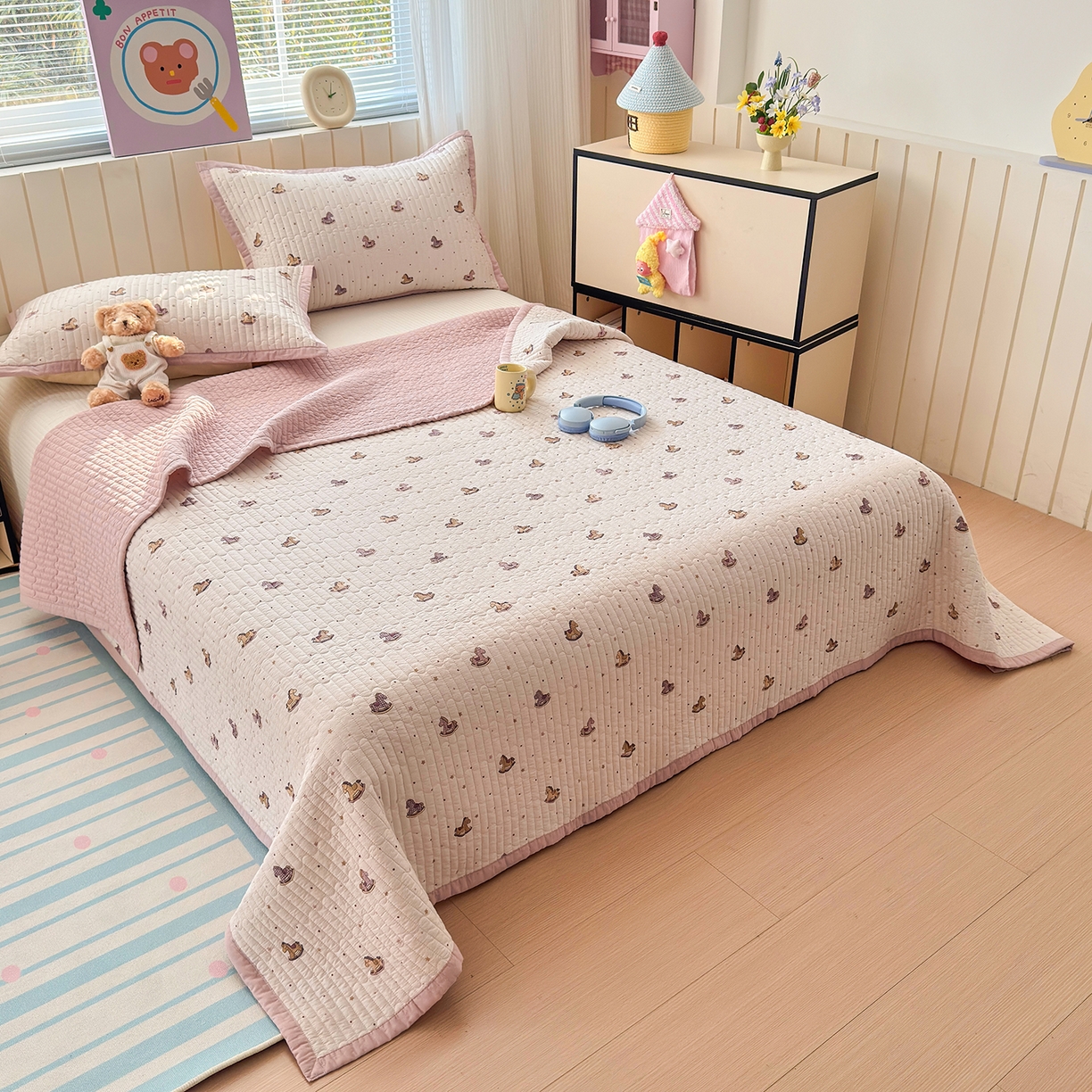 91家纺网 家纺一手货源 找家纺 美优兰 2026新款双面全棉高温砂洗床盖三件套 粉色木马