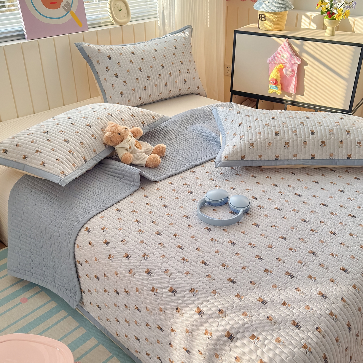 91家纺网 家纺一手货源 找家纺 美优兰 2026新款双面全棉高温砂洗床盖三件套 蓝色熊仔