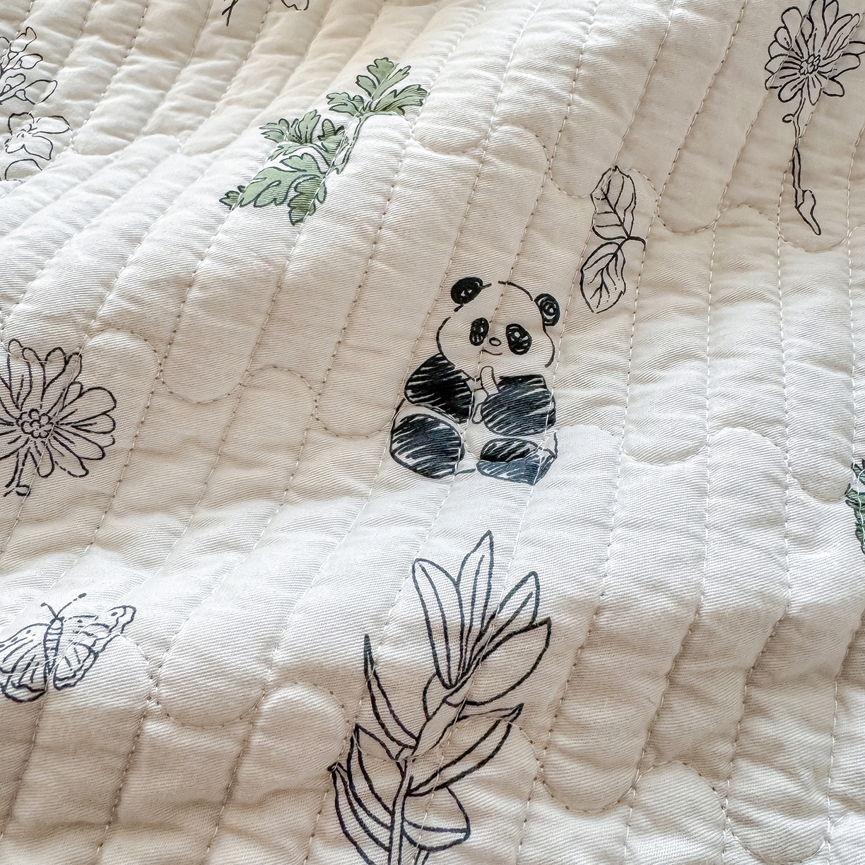 91家纺网 家纺一手货源 找家纺 美优兰 2026新款双面全棉高温砂洗床盖三件套 熊猫日记