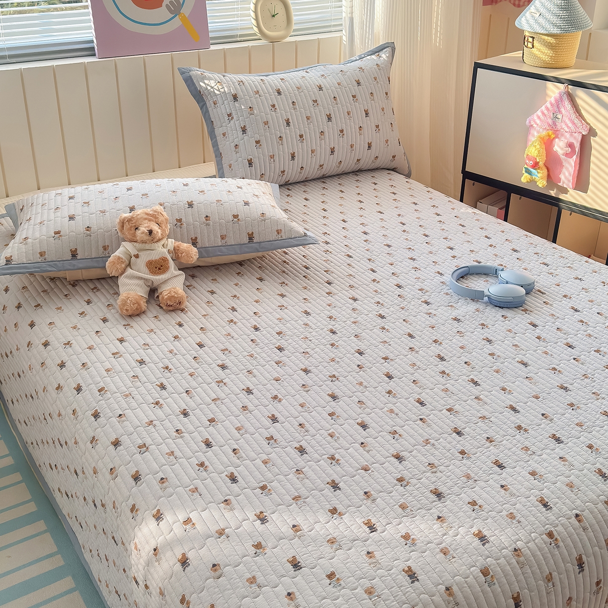 91家纺网 家纺一手货源 找家纺 美优兰 2026新款双面全棉高温砂洗床盖三件套 蓝色熊仔