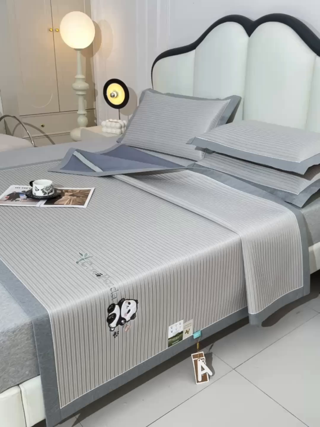 91家纺网 家纺一手货源 找家纺 小牛席业 2026新款经典条纹熊猫凉感冰丝席凉席席子 系列 香槟