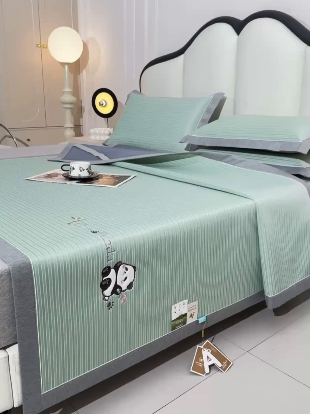 91家纺网 家纺一手货源 找家纺 小牛席业 2026新款经典条纹熊猫凉感冰丝席凉席席子 系列 绿色
