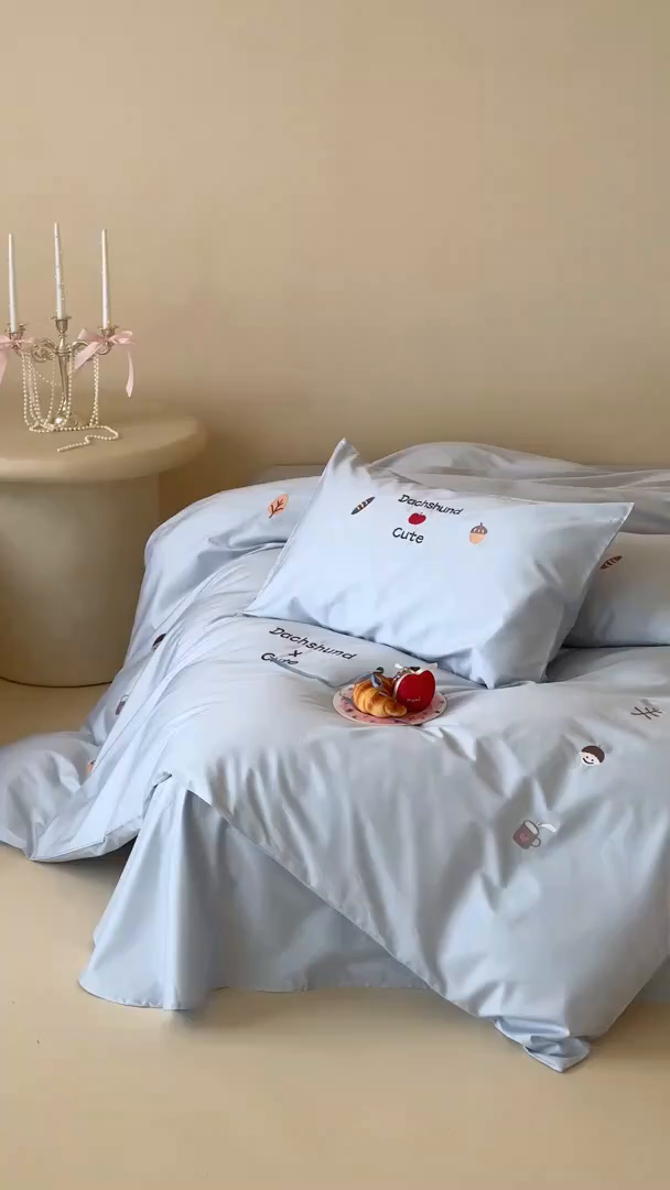 91家纺网 家纺一手货源 找家纺 极简 2026新款100S长绒棉刺绣四件套-趣味人生系列（模特版） 趣味人生-蓝