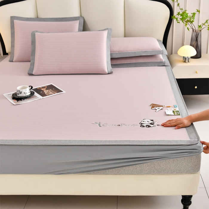 91家纺网 家纺一手货源 找家纺 小牛席业 2026新款PE经典条纹-熊猫冰丝席（床笠款） 粉色