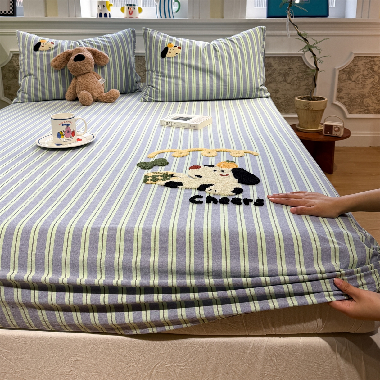 91家纺网 家纺一手货源 找家纺 珺柔家纺 2026新款色织全棉水洗棉毛巾绣床笠 干杯小狗