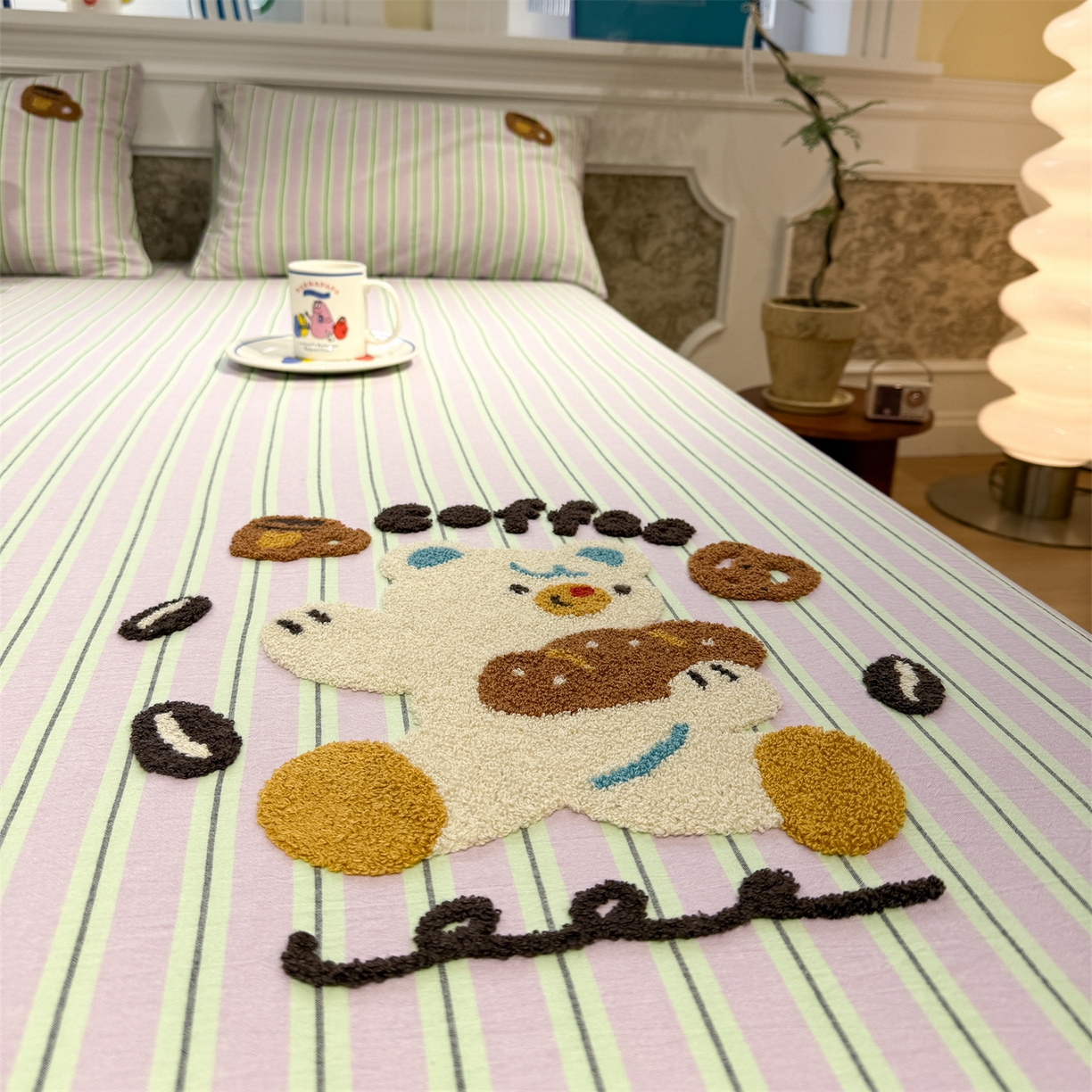 91家纺网 家纺一手货源 找家纺 珺柔家纺 2026新款色织全棉水洗棉毛巾绣床笠 小熊下午茶