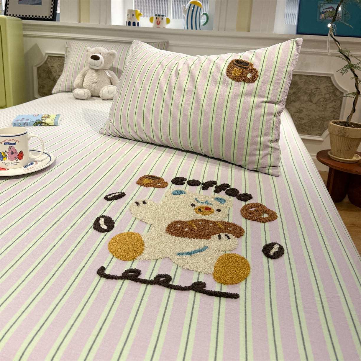 91家纺网 家纺一手货源 找家纺 珺柔家纺 2026新款色织全棉水洗棉毛巾绣床笠 小熊下午茶