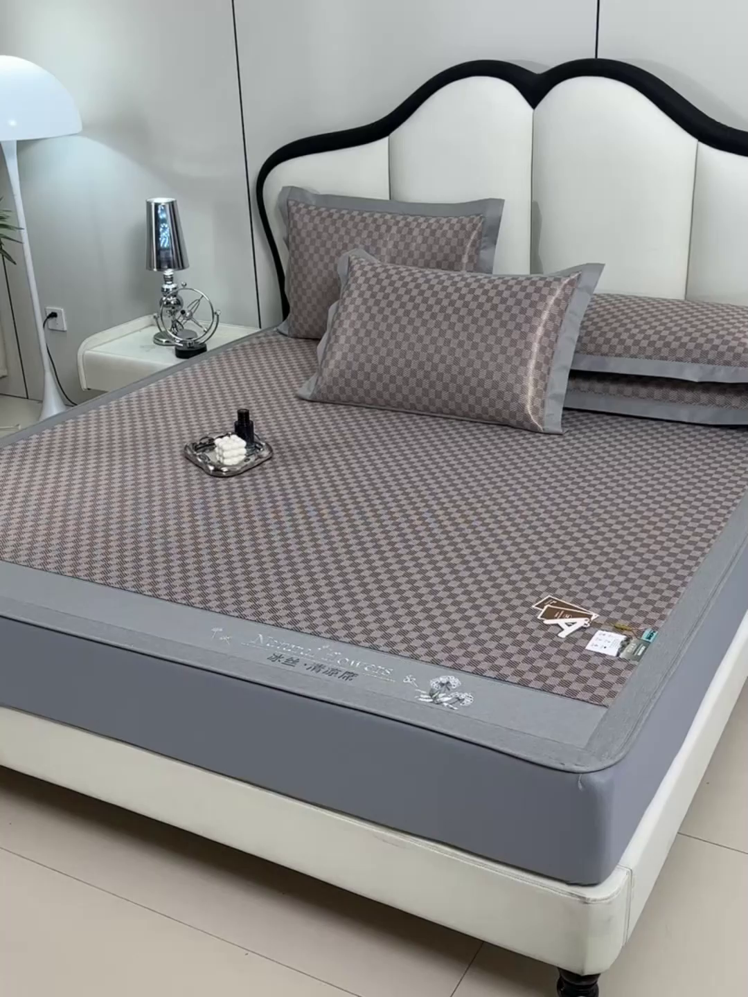 91家纺网 家纺一手货源 找家纺 小牛席业 2026新款棋盘格-冰丝清凉席 凉席席子系列（床笠款） 咖色