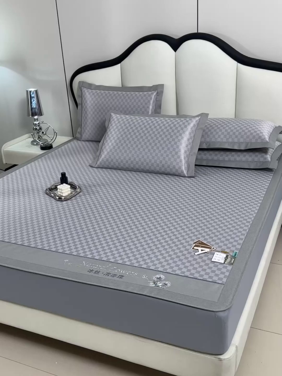 91家纺网 家纺一手货源 找家纺 小牛席业 2026新款棋盘格-冰丝清凉席 凉席席子系列（床笠款） 灰色