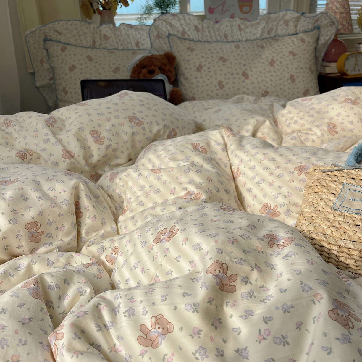 91家纺网 家纺一手货源 找家纺 轻奢坊 2026春夏新款水洗棉密拷花边四件套-春日 春日-碎花熊