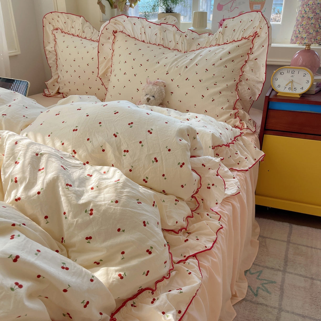 91家纺网 家纺一手货源 找家纺 轻奢坊 2026春夏新款水洗棉密拷花边四件套-春日 春日-小樱桃