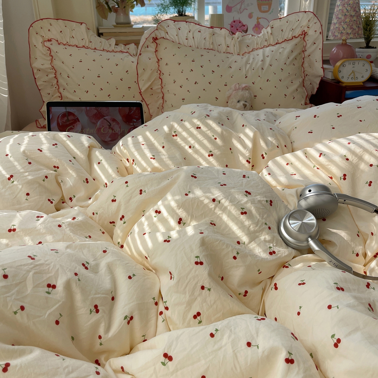 91家纺网 家纺一手货源 找家纺 轻奢坊 2026春夏新款水洗棉密拷花边四件套-春日 春日-小樱桃