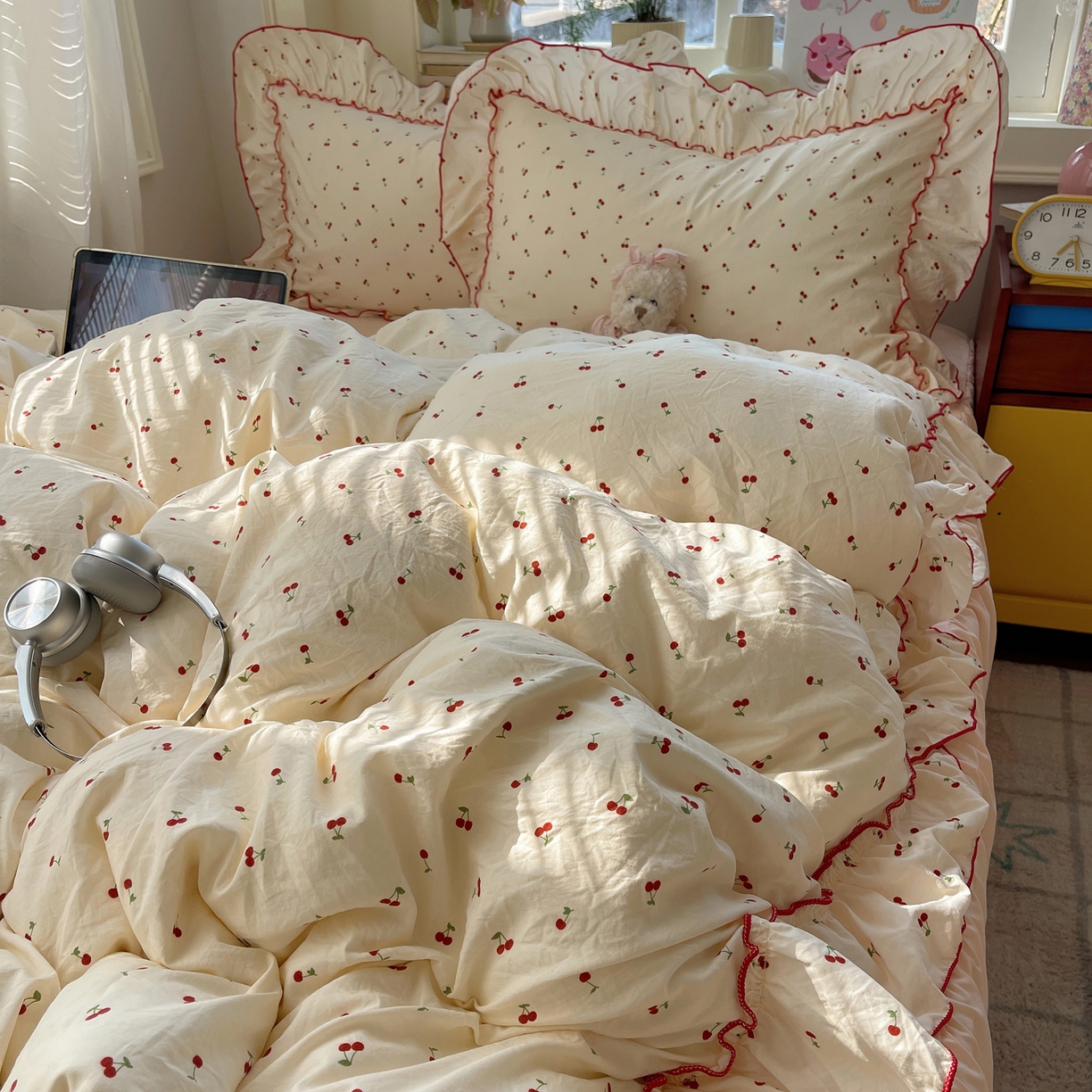 91家纺网 家纺一手货源 找家纺 轻奢坊 2026春夏新款水洗棉密拷花边四件套-春日 春日-小樱桃