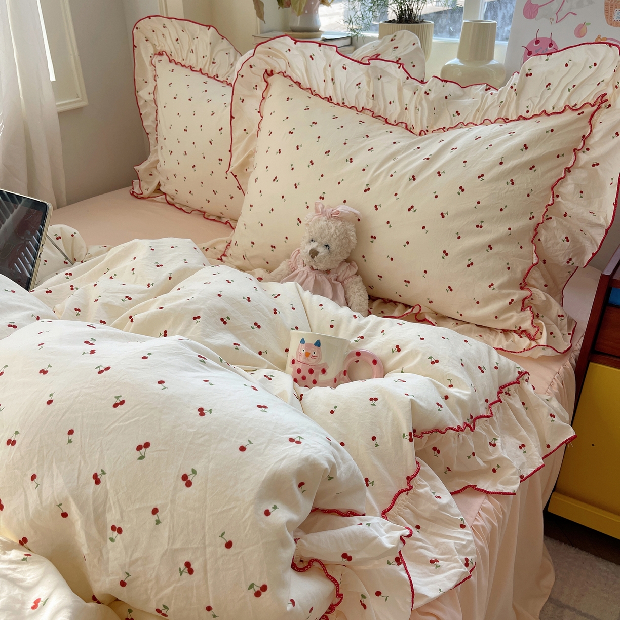 91家纺网 家纺一手货源 找家纺 轻奢坊 2026春夏新款水洗棉密拷花边四件套-春日 春日-小樱桃