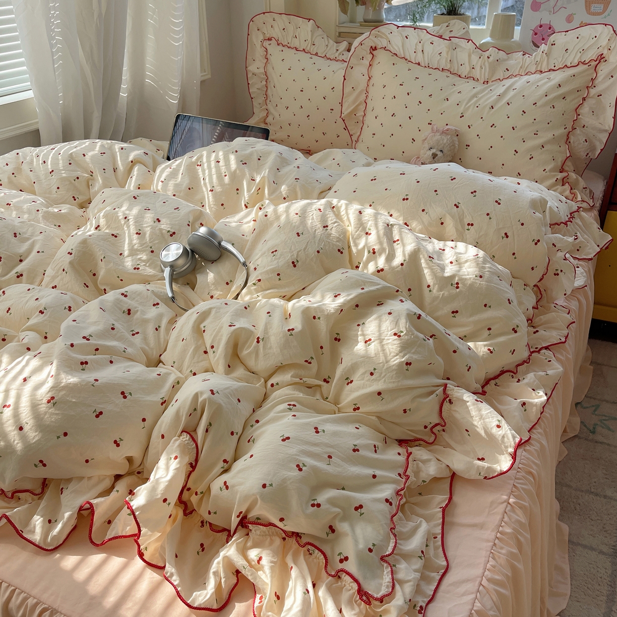 91家纺网 家纺一手货源 找家纺 轻奢坊 2026春夏新款水洗棉密拷花边四件套-春日 春日-小樱桃