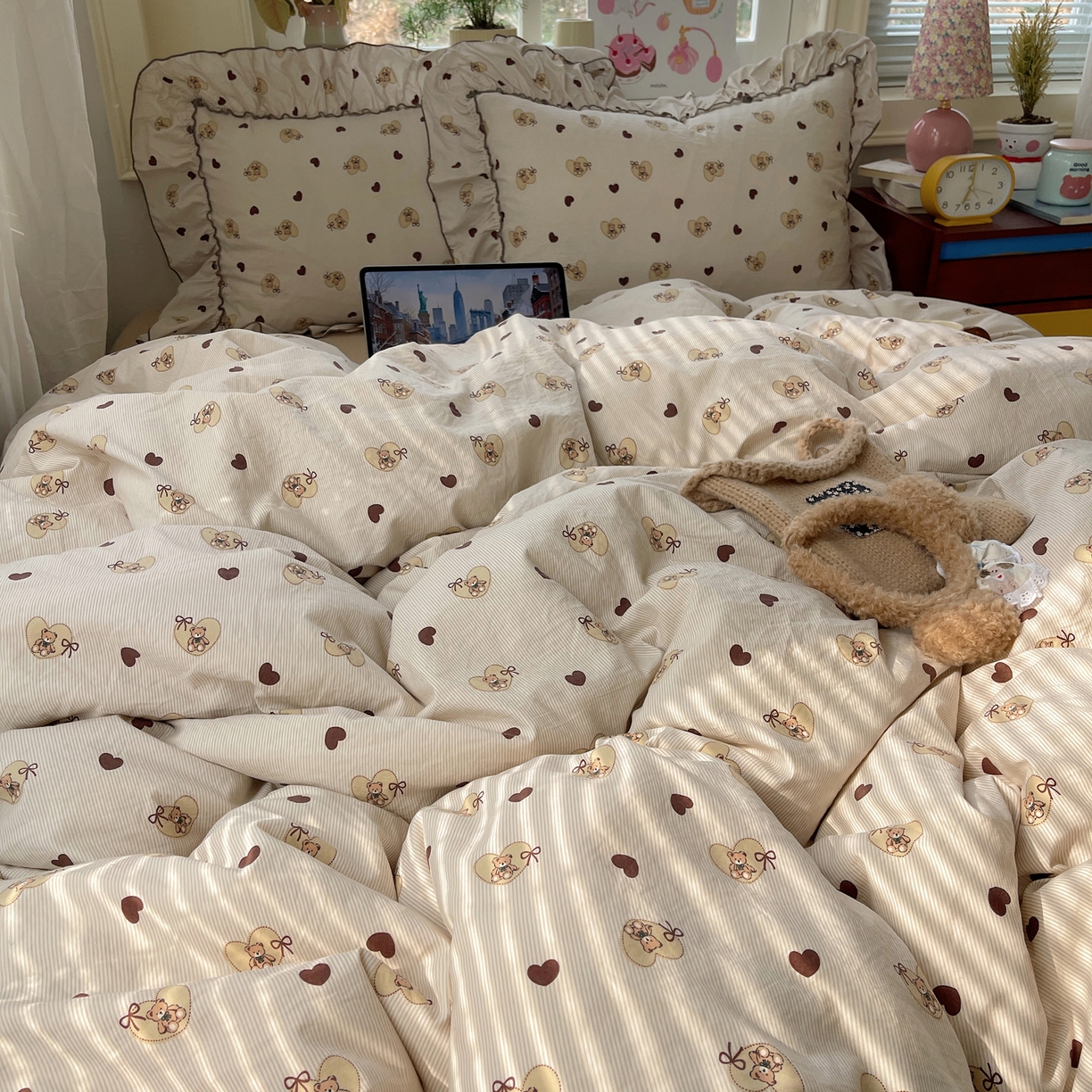 91家纺网 家纺一手货源 找家纺 轻奢坊 2026春夏新款水洗棉密拷花边四件套-春日 春日-咔咔熊