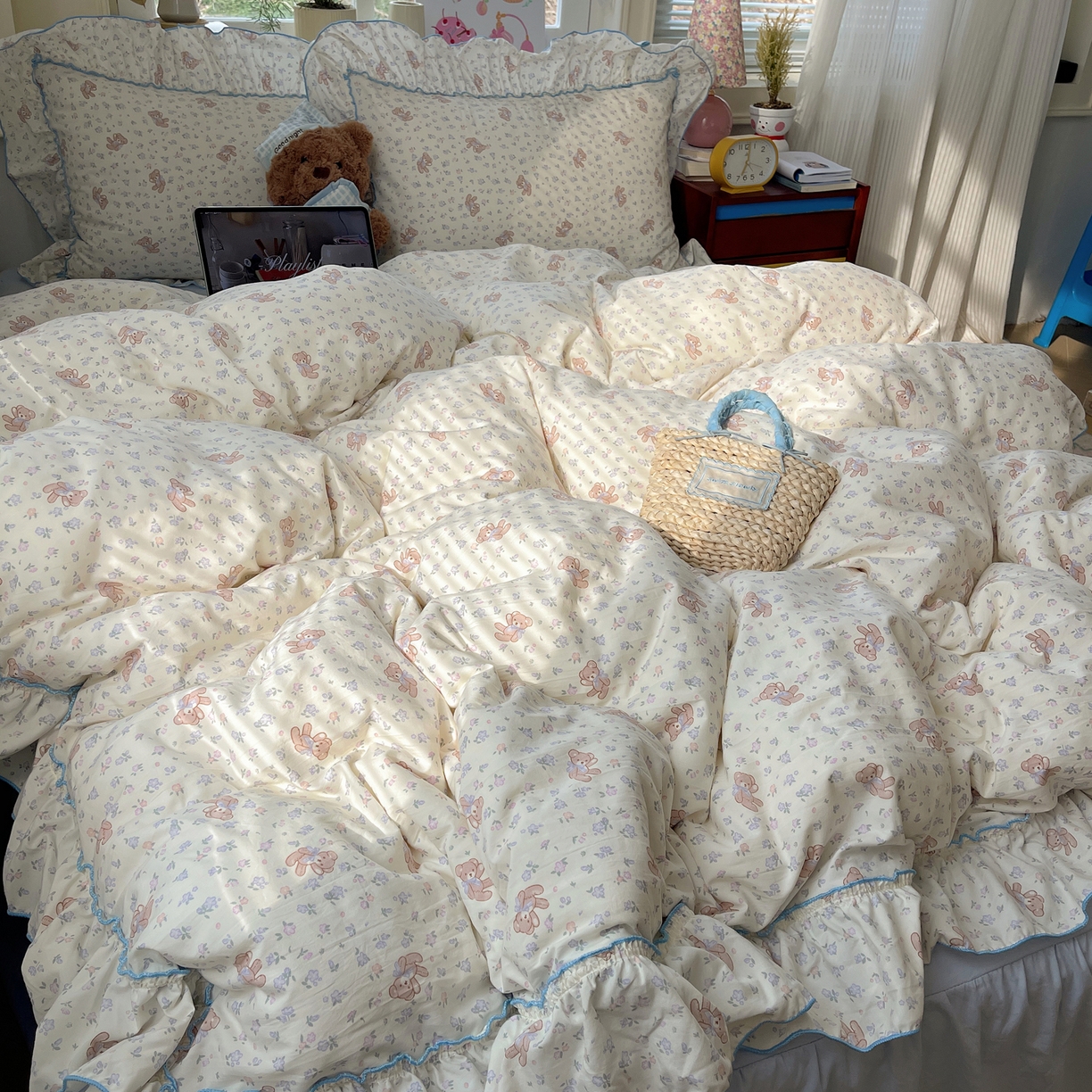 91家纺网 家纺一手货源 找家纺 轻奢坊 2026春夏新款水洗棉密拷花边四件套-春日 春日-碎花熊