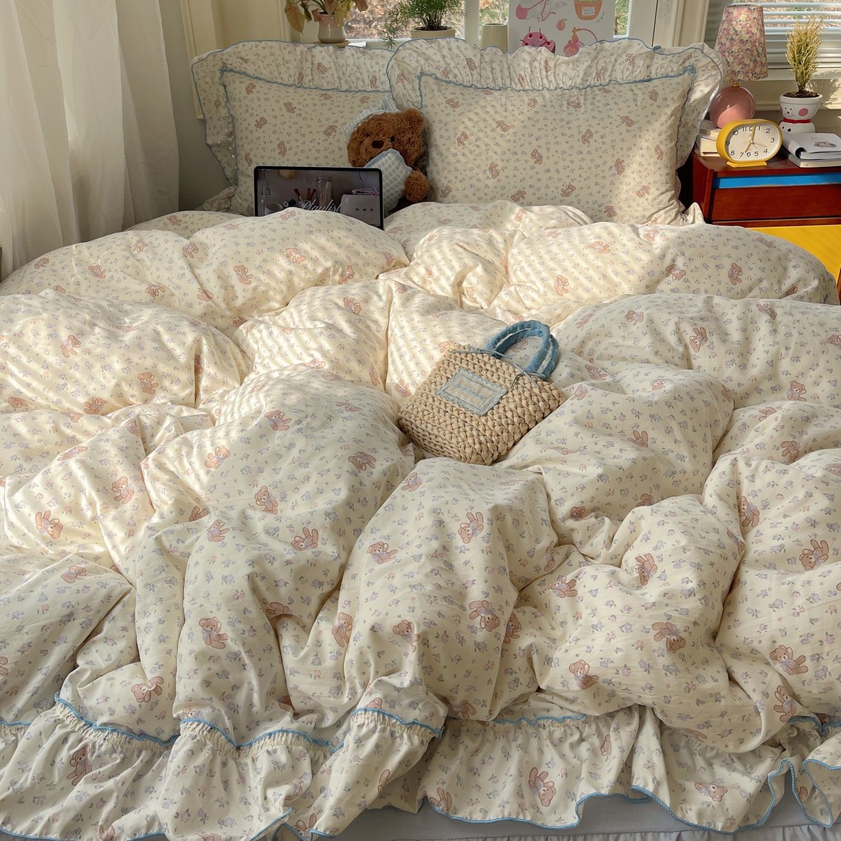 91家纺网 家纺一手货源 找家纺 轻奢坊 2026春夏新款水洗棉密拷花边四件套-春日 春日-碎花熊