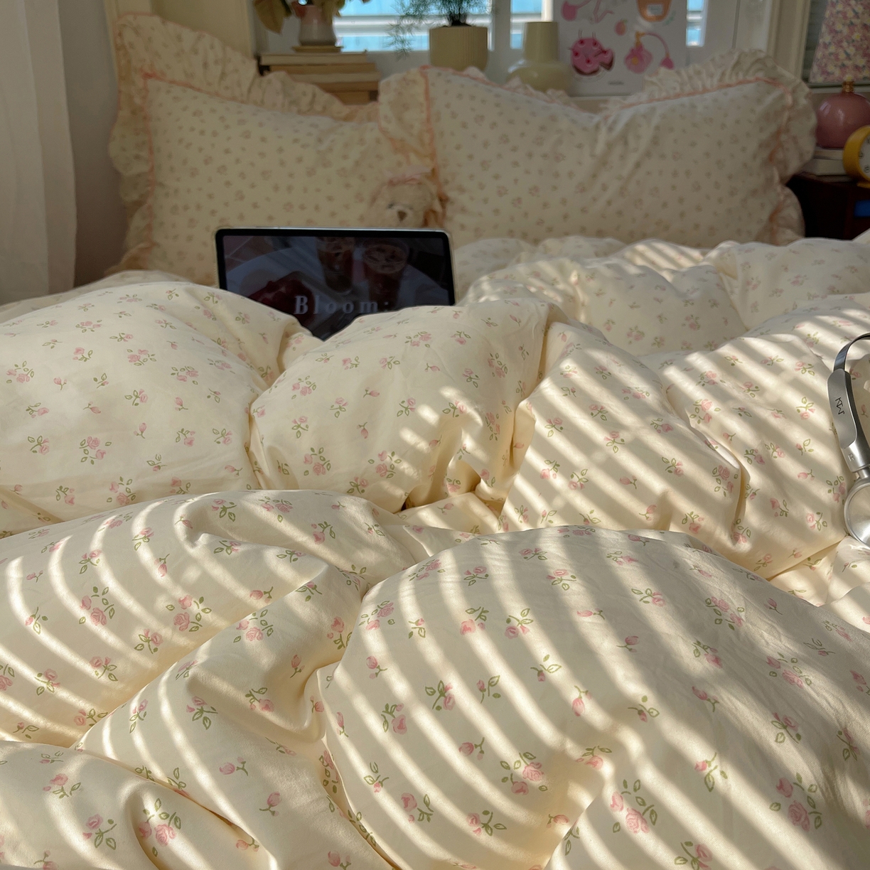 91家纺网 家纺一手货源 找家纺 轻奢坊 2026春夏新款水洗棉密拷花边四件套-春日 春日-碎花粉