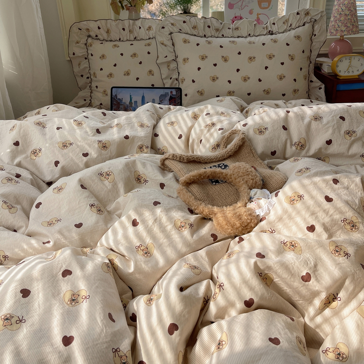 91家纺网 家纺一手货源 找家纺 轻奢坊 2026春夏新款水洗棉密拷花边四件套-春日 春日-咔咔熊