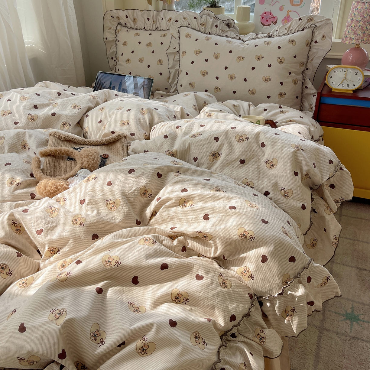 91家纺网 家纺一手货源 找家纺 轻奢坊 2026春夏新款水洗棉密拷花边四件套-春日 春日-咔咔熊