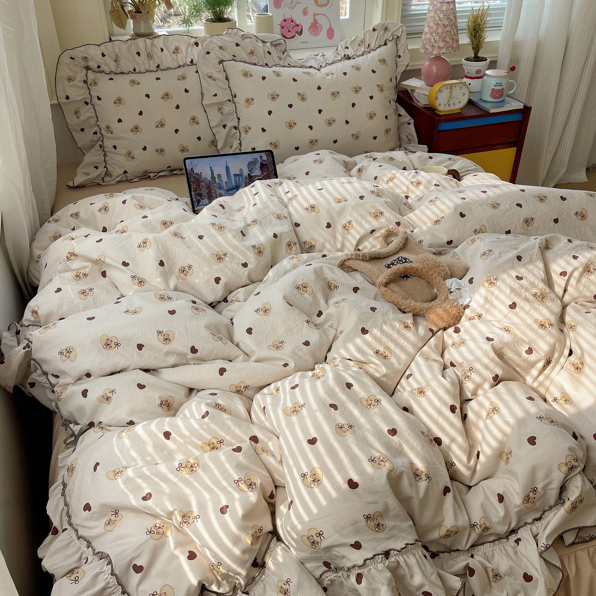 91家纺网 家纺一手货源 找家纺 轻奢坊 2026春夏新款水洗棉密拷花边四件套-春日 春日-咔咔熊