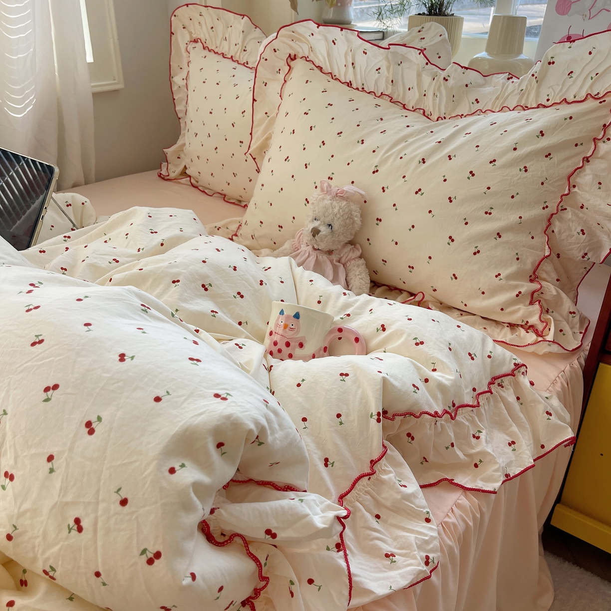 91家纺网 家纺一手货源 找家纺 轻奢坊 2026春夏新款水洗棉密拷花边四件套-春日 春日-小樱桃