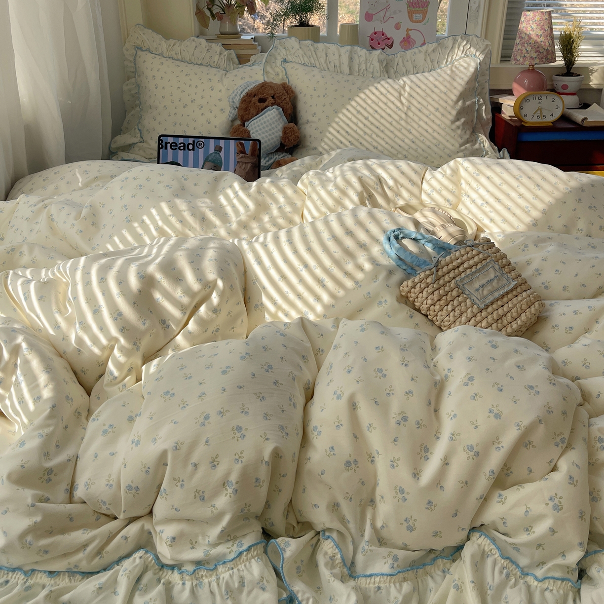 91家纺网 家纺一手货源 找家纺 轻奢坊 2026春夏新款水洗棉密拷花边四件套-春日 春日-小花蓝