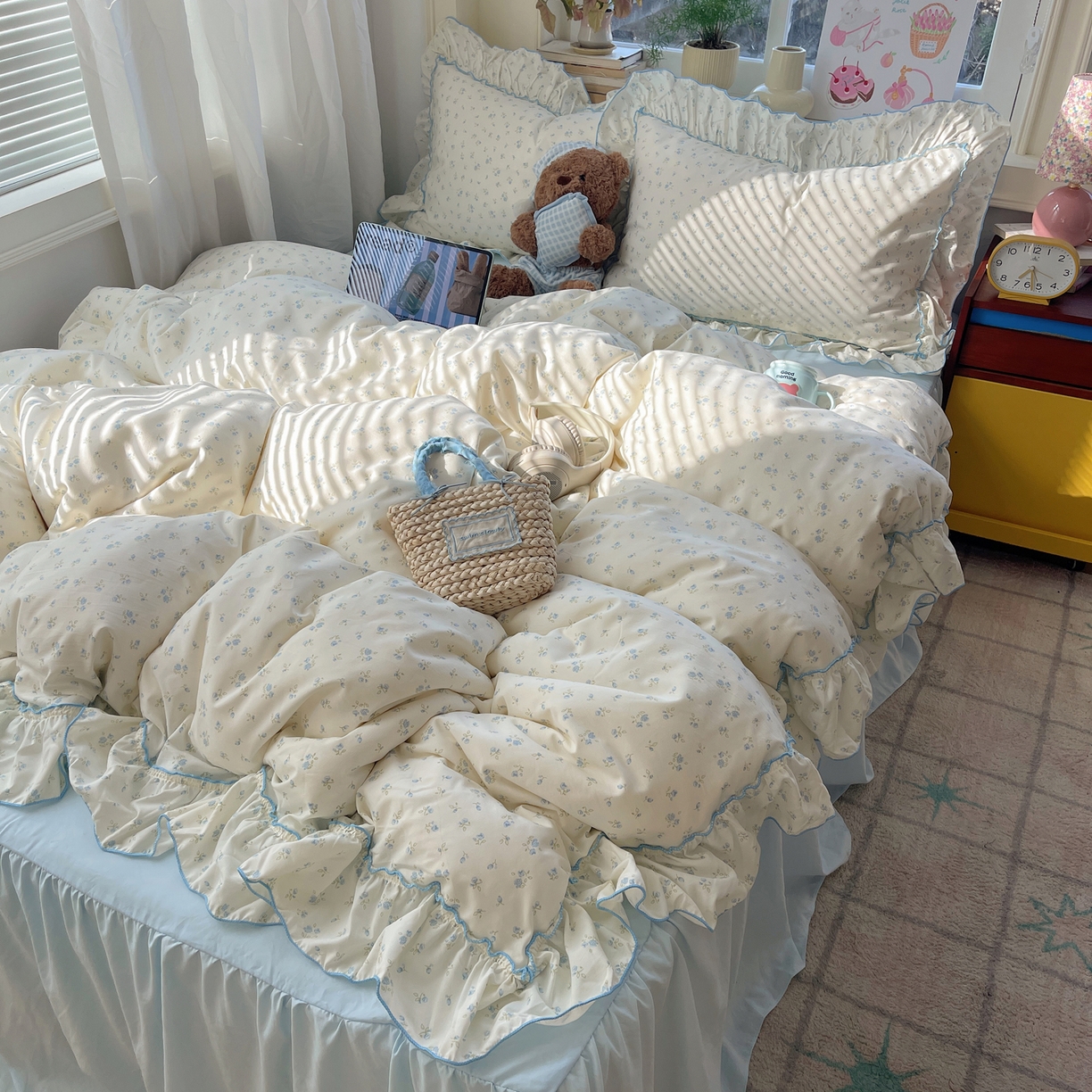 91家纺网 家纺一手货源 找家纺 轻奢坊 2026春夏新款水洗棉密拷花边四件套-春日 春日-小花蓝