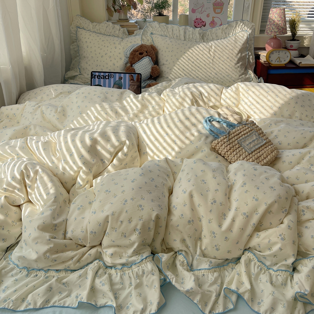 91家纺网 家纺一手货源 找家纺 轻奢坊 2026春夏新款水洗棉密拷花边四件套-春日 春日-小花蓝