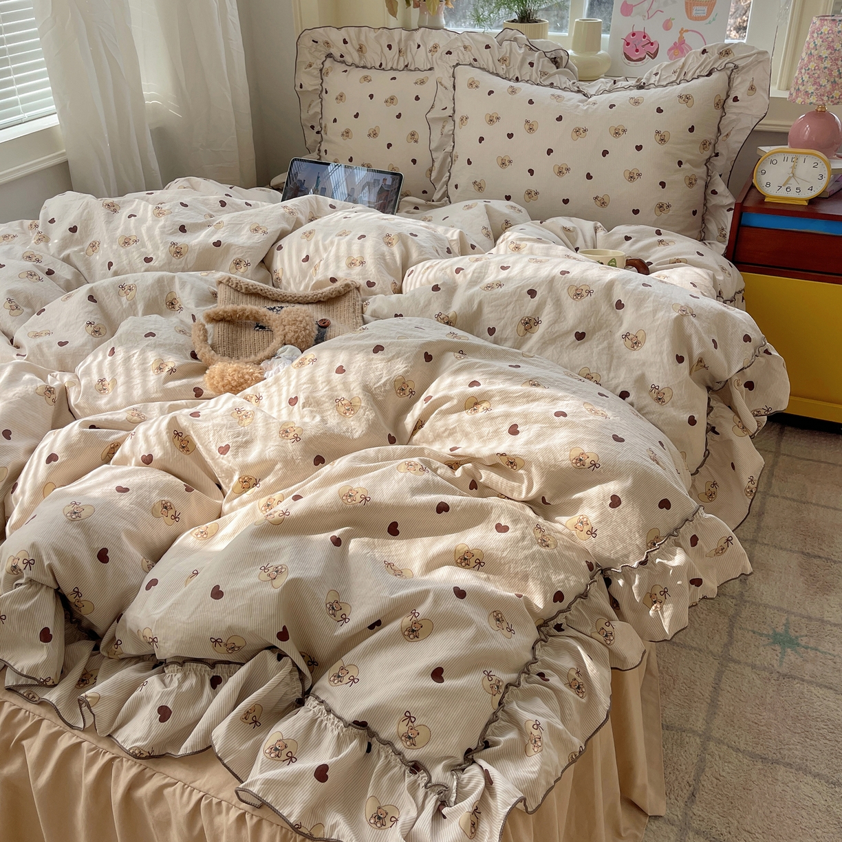 91家纺网 家纺一手货源 找家纺 轻奢坊 2026春夏新款水洗棉密拷花边四件套-春日 春日-咔咔熊