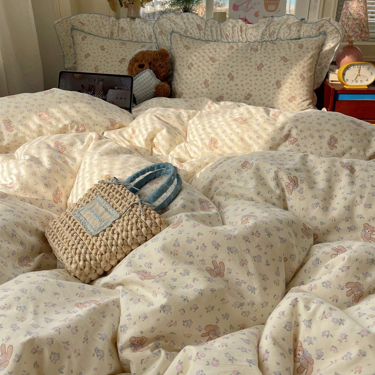 91家纺网 家纺一手货源 找家纺 轻奢坊 2026春夏新款水洗棉密拷花边四件套-春日 春日-碎花熊