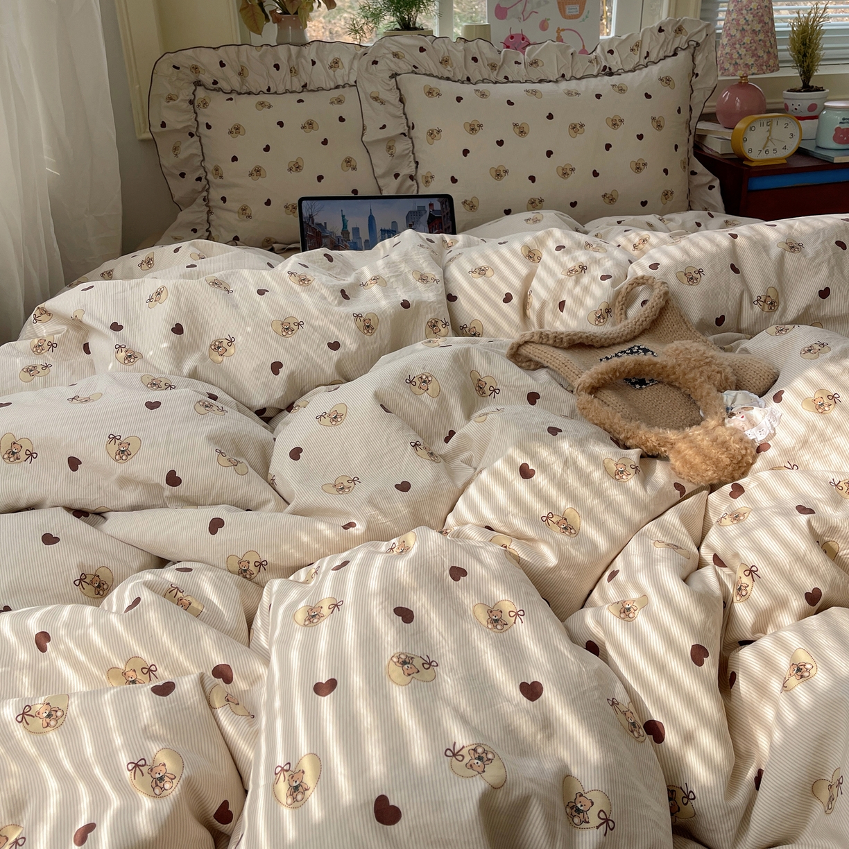 91家纺网 家纺一手货源 找家纺 轻奢坊 2026春夏新款水洗棉密拷花边四件套-春日 春日-咔咔熊