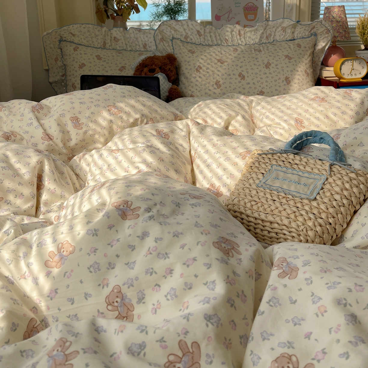 91家纺网 家纺一手货源 找家纺 轻奢坊 2026春夏新款水洗棉密拷花边四件套-春日 春日-碎花熊