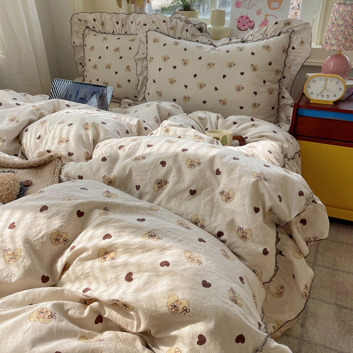 91家纺网 家纺一手货源 找家纺 轻奢坊 2026春夏新款水洗棉密拷花边四件套-春日 春日-咔咔熊