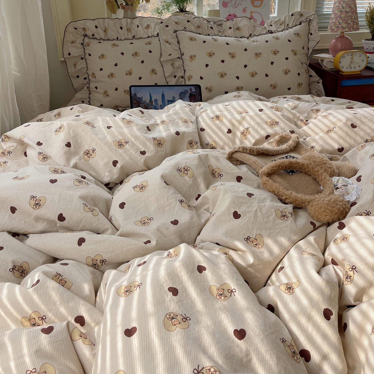 91家纺网 家纺一手货源 找家纺 轻奢坊 2026春夏新款水洗棉密拷花边四件套-春日 春日-咔咔熊