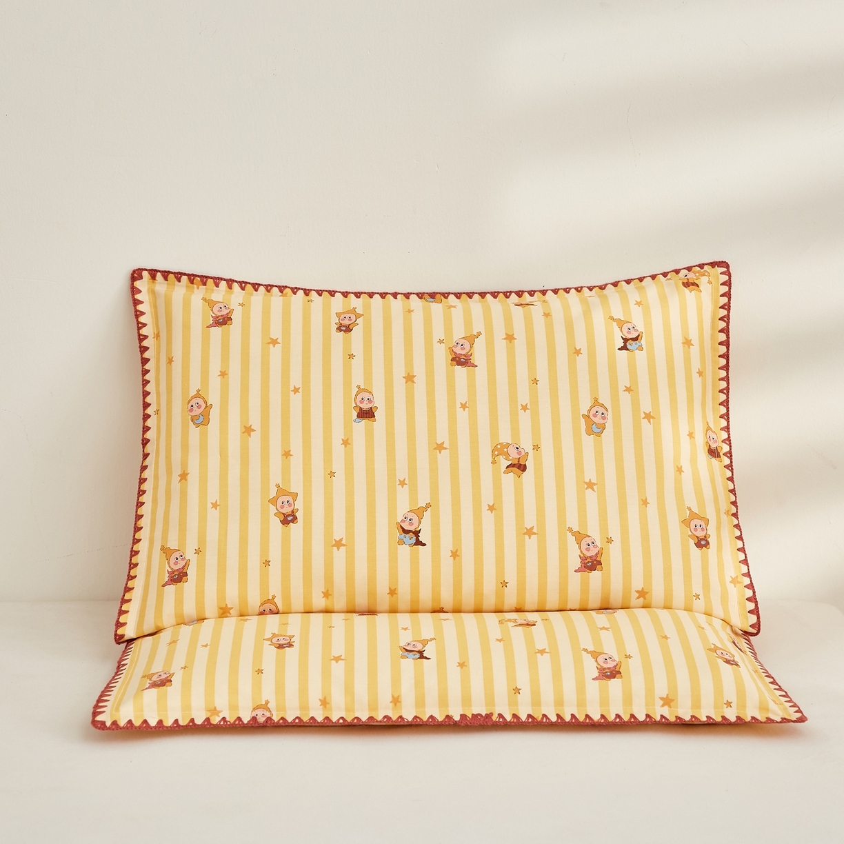 91家纺网 家纺一手货源 找家纺 小桃姐家纺 2026新款全棉纯棉贝壳边三角针单枕套双层纱枕套单件儿童枕套 可爱星星人