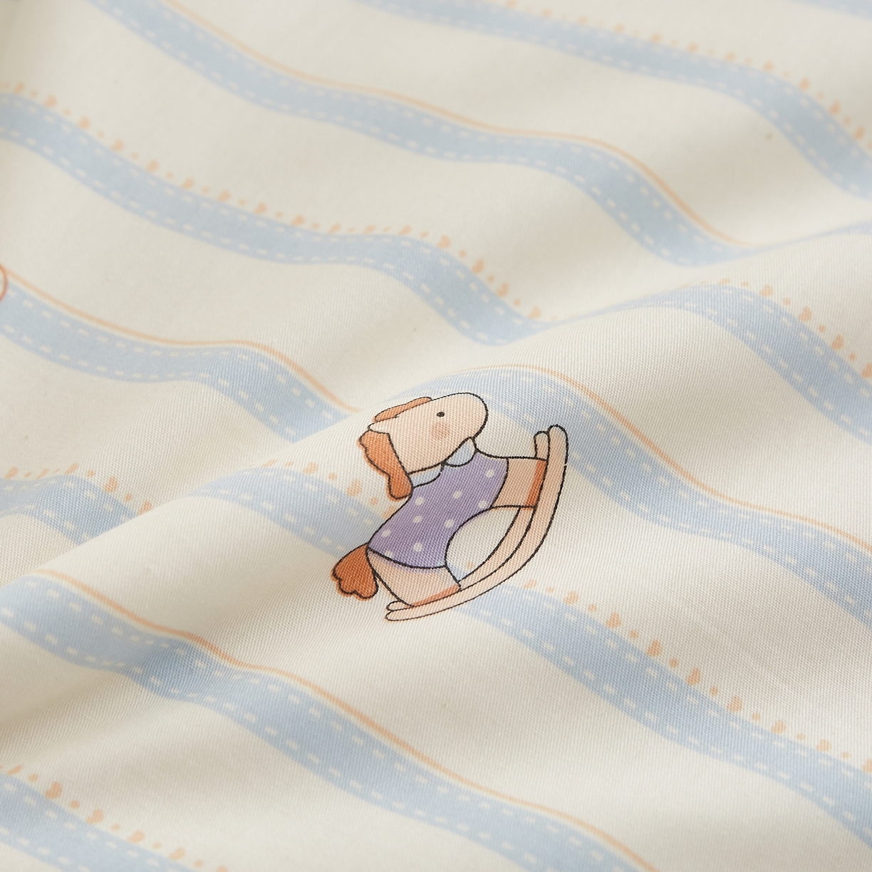 91家纺网 家纺一手货源 找家纺 小桃姐家纺 2026新款全棉纯棉贝壳边三角针单枕套双层纱枕套单件儿童枕套 萌趣木马