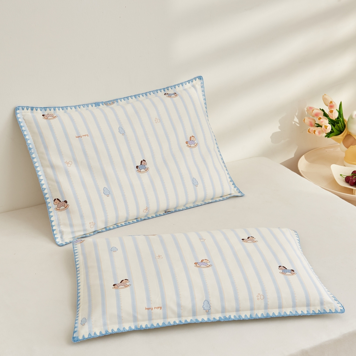 91家纺网 家纺一手货源 找家纺 小桃姐家纺 2026新款全棉纯棉贝壳边三角针单枕套双层纱枕套单件儿童枕套 萌趣木马