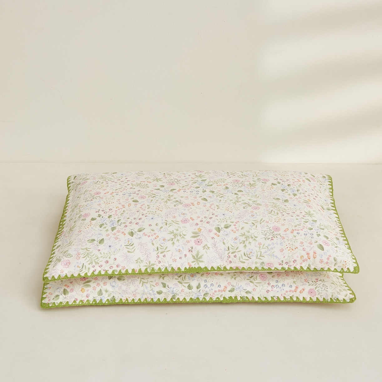 91家纺网 家纺一手货源 找家纺 小桃姐家纺 2026新款全棉纯棉贝壳边三角针单枕套双层纱枕套单件儿童枕套 绿意盎然