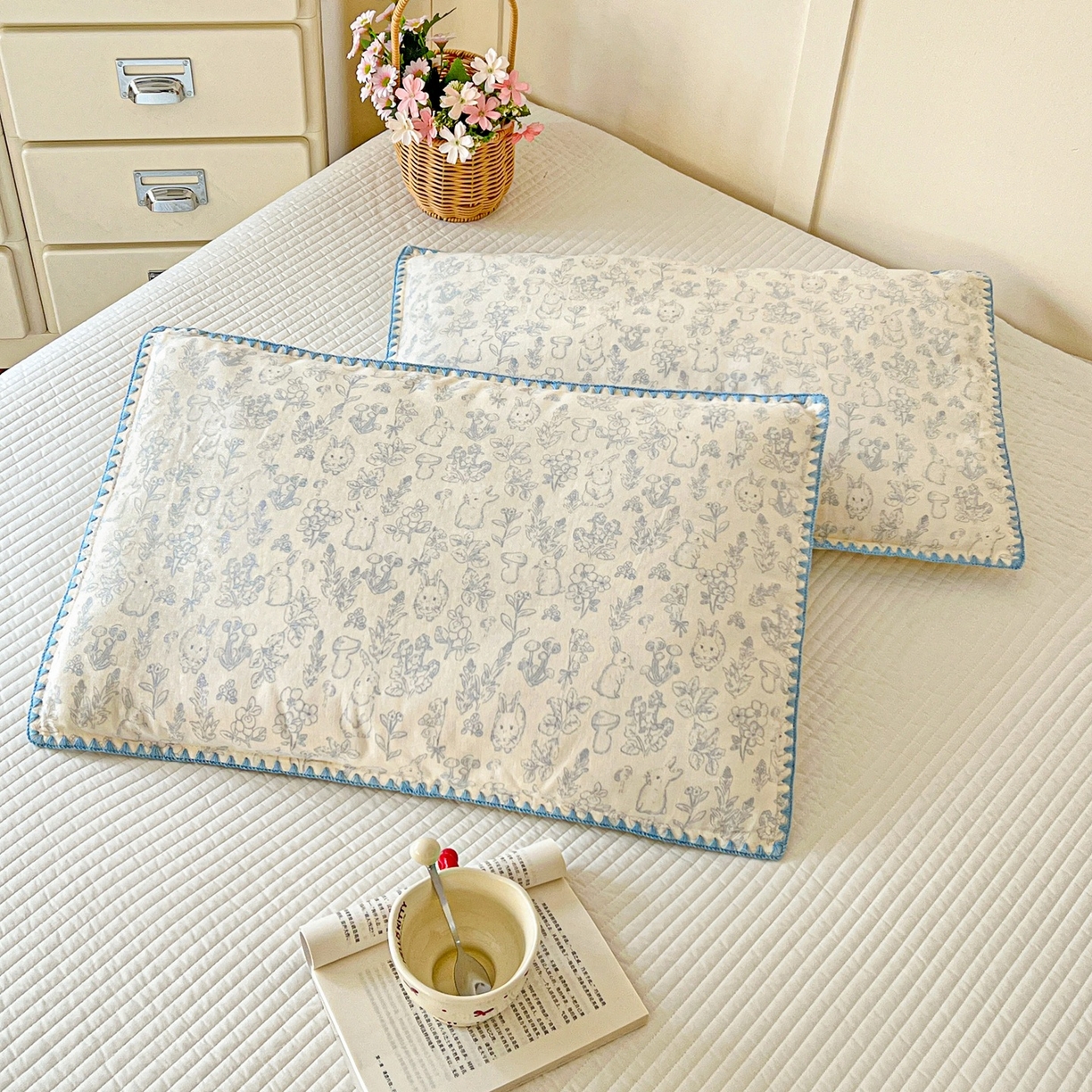 91家纺网 家纺一手货源 找家纺 小桃姐家纺 2026新款全棉纯棉贝壳边三角针单枕套双层纱枕套单件儿童枕套 芋泥兔兔