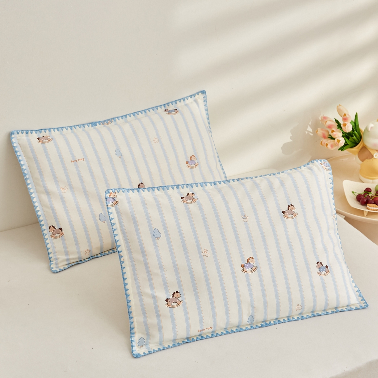 91家纺网 家纺一手货源 找家纺 小桃姐家纺 2026新款全棉纯棉贝壳边三角针单枕套双层纱枕套单件儿童枕套 萌趣木马