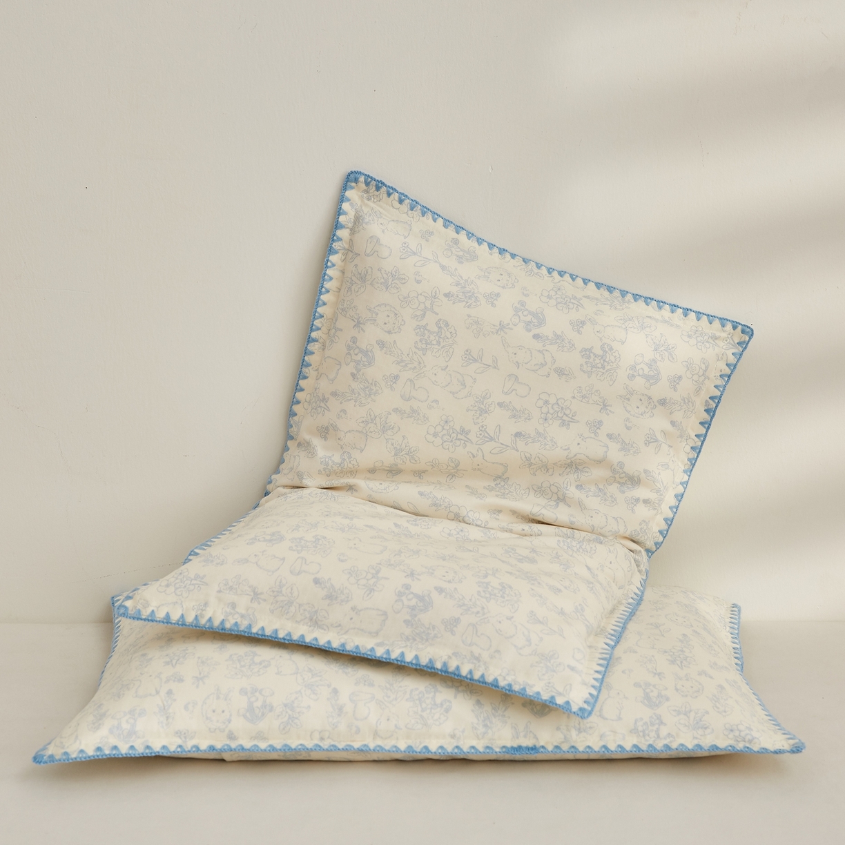 91家纺网 家纺一手货源 找家纺 小桃姐家纺 2026新款全棉纯棉贝壳边三角针单枕套双层纱枕套单件儿童枕套 芋泥兔兔