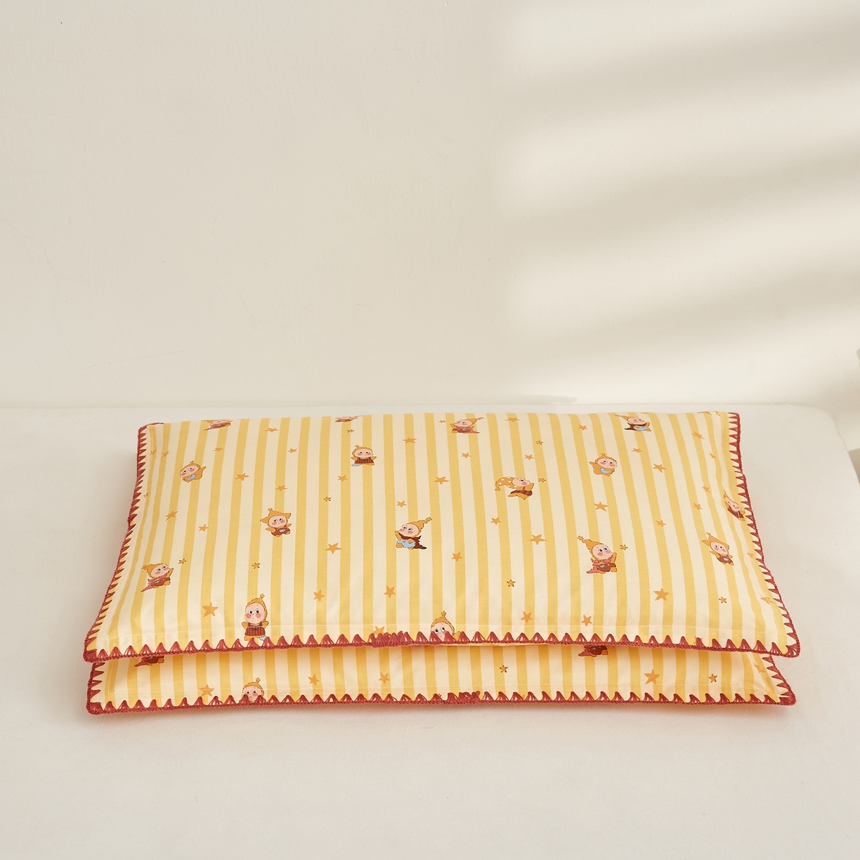 91家纺网 家纺一手货源 找家纺 小桃姐家纺 2026新款全棉纯棉贝壳边三角针单枕套双层纱枕套单件儿童枕套 可爱星星人