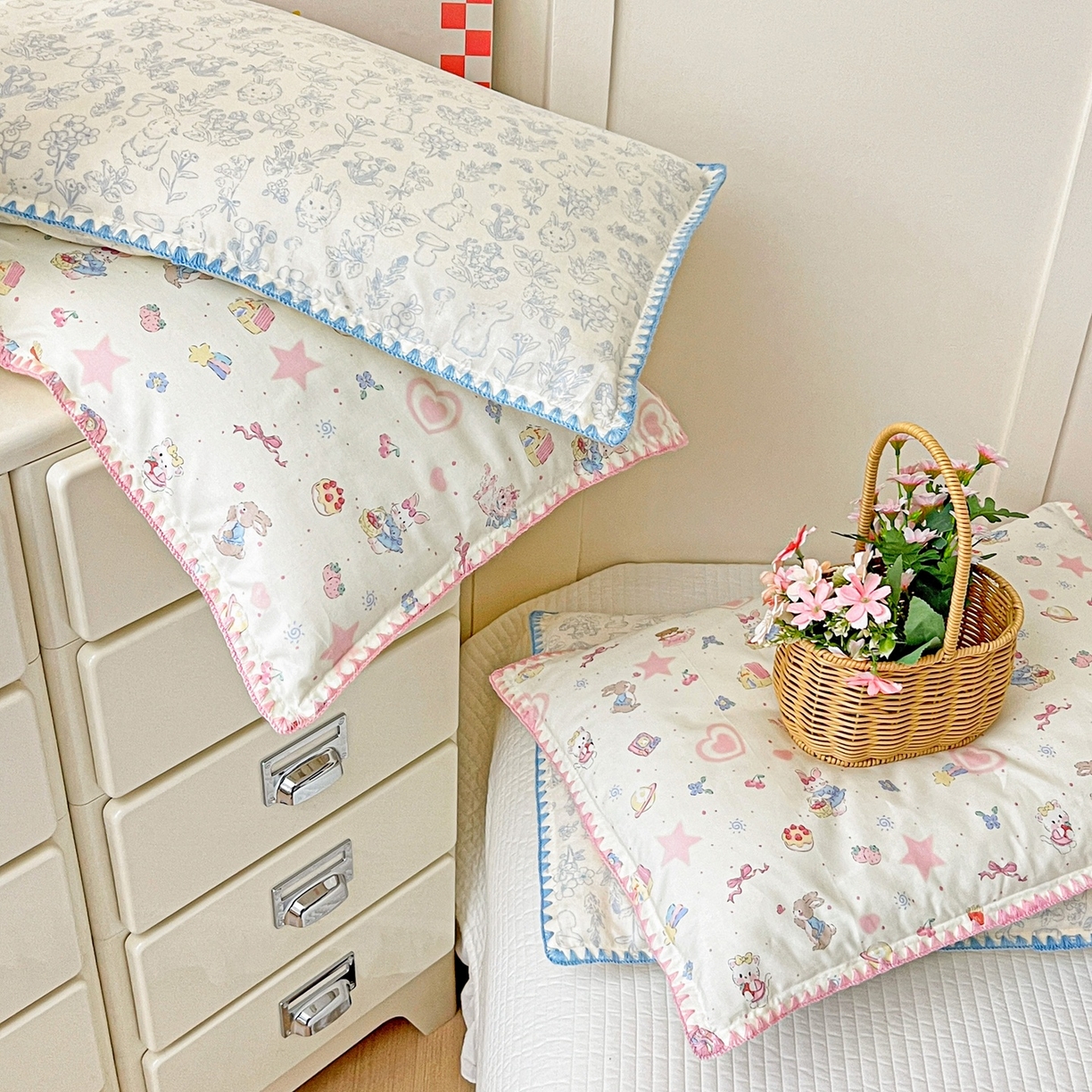 91家纺网 家纺一手货源 找家纺 小桃姐家纺 2026新款全棉纯棉贝壳边三角针单枕套双层纱枕套单件儿童枕套 组合图（仅供展示不可下单）