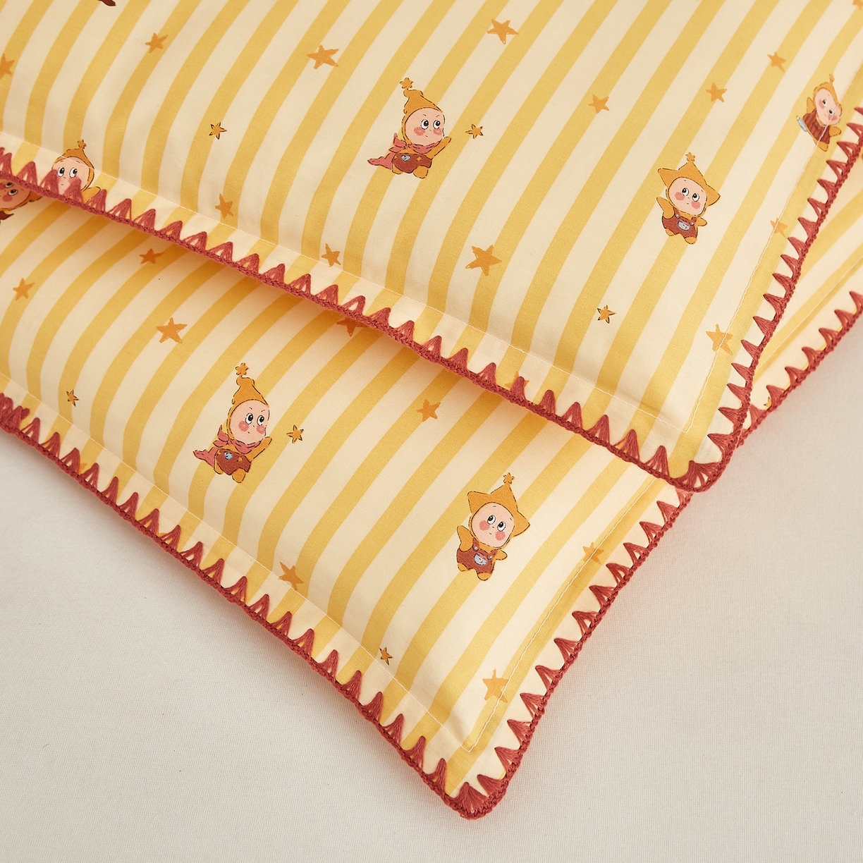 91家纺网 家纺一手货源 找家纺 小桃姐家纺 2026新款全棉纯棉贝壳边三角针单枕套双层纱枕套单件儿童枕套 可爱星星人